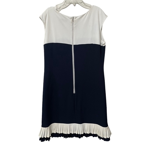 Sandra Darren White and Navy Sleeveless Ruffle Dress Size 12 - Picture 4 of 7